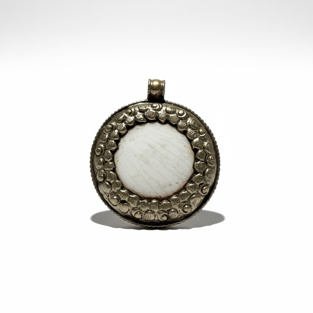 HAND CRAFTED CABOCHON BONE PENDANT